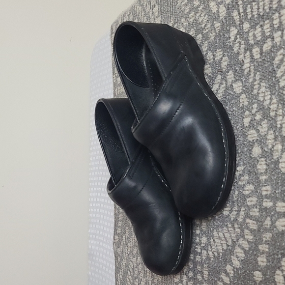 Dansko Shoes - Dansko black professional clogs